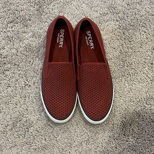 Sperry Seaside perforated sneakers size 9. New